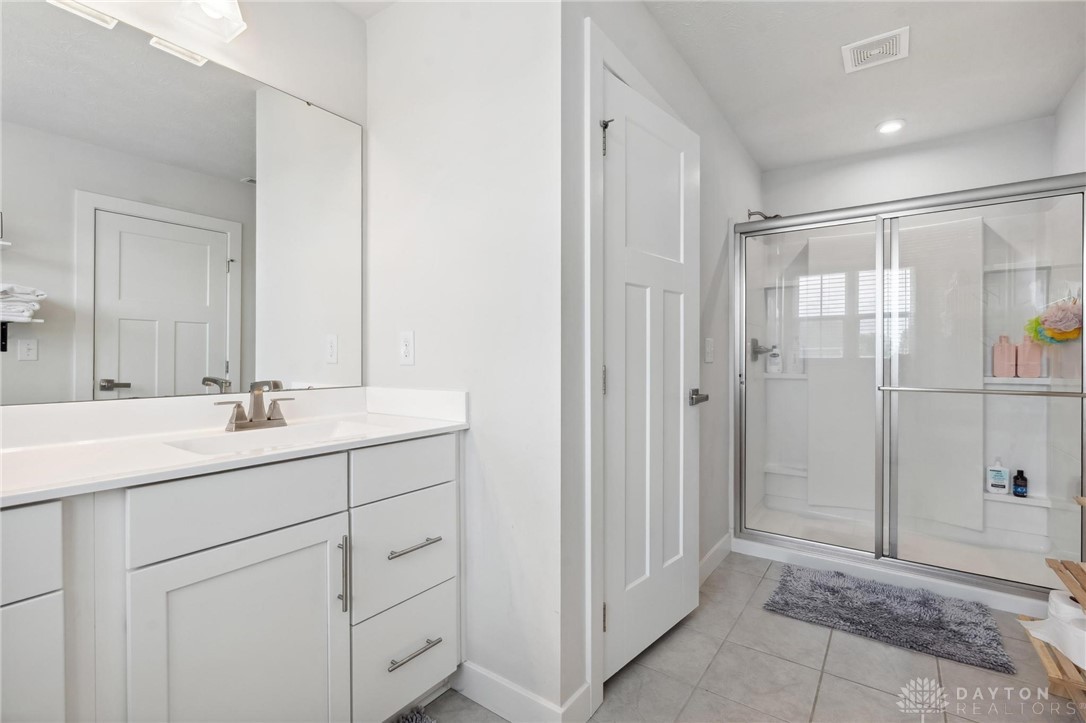 2370 Hawes Drive, Beavercreek, Ohio image 32