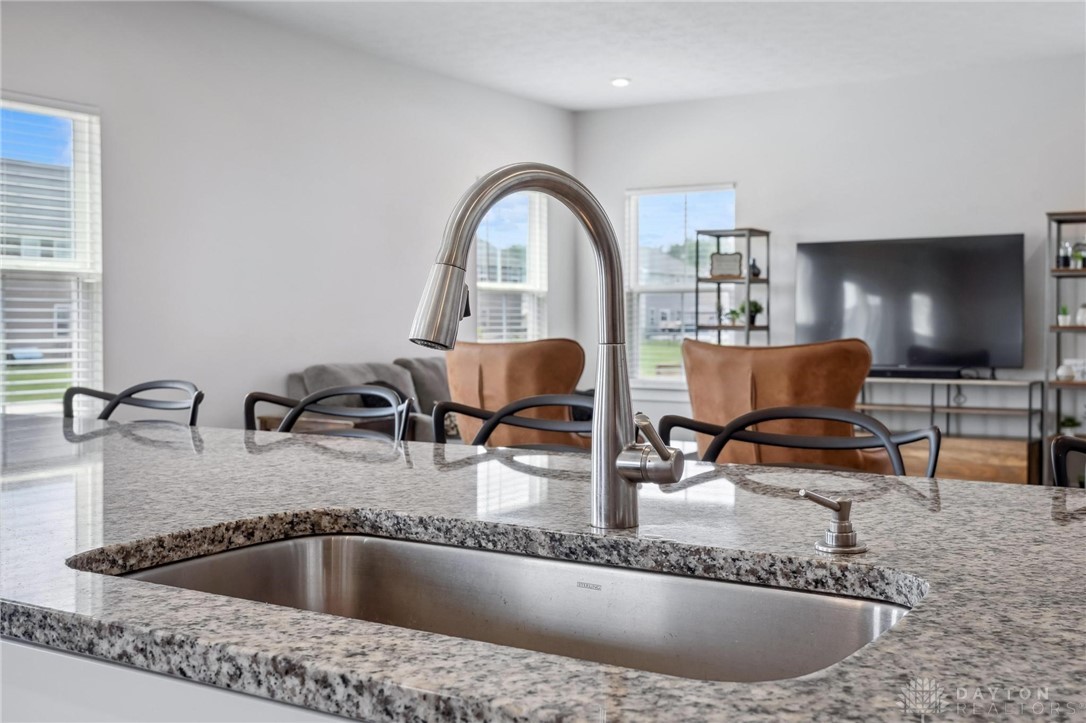 2370 Hawes Drive, Beavercreek, Ohio image 14
