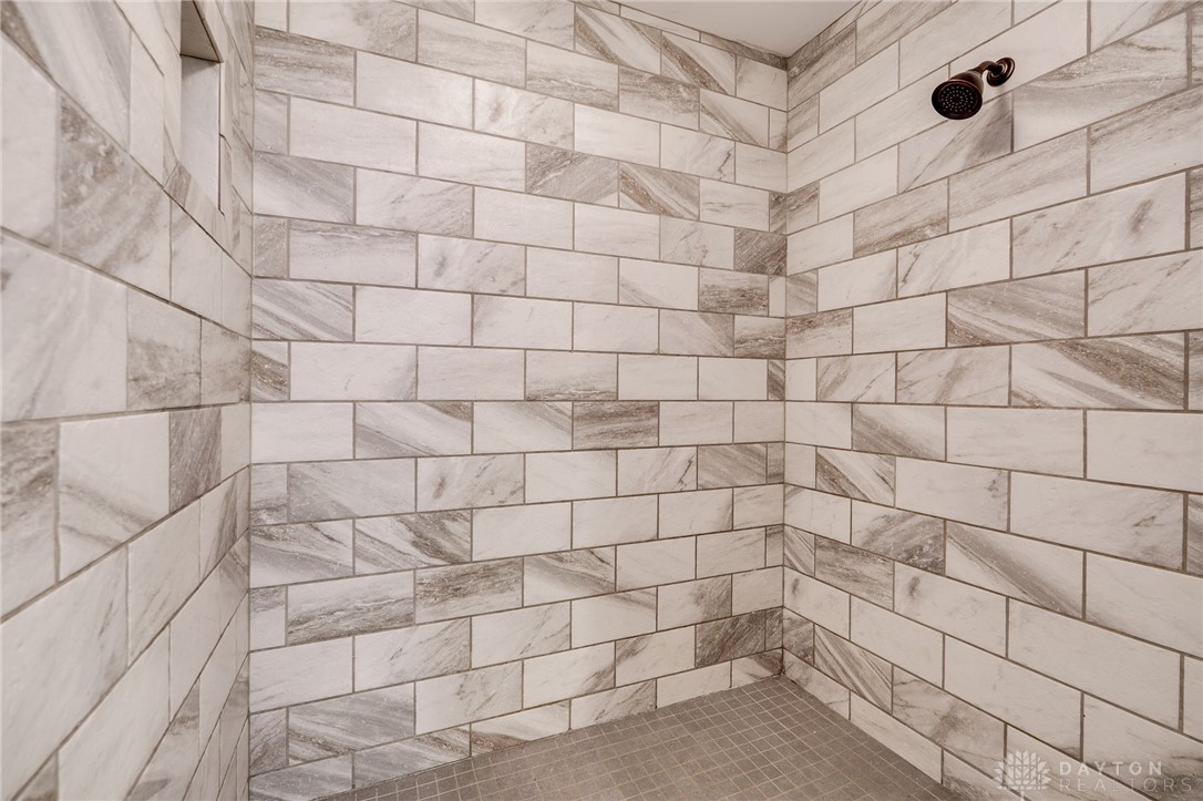 7232 Resinda Drive, Dayton, Ohio image 35