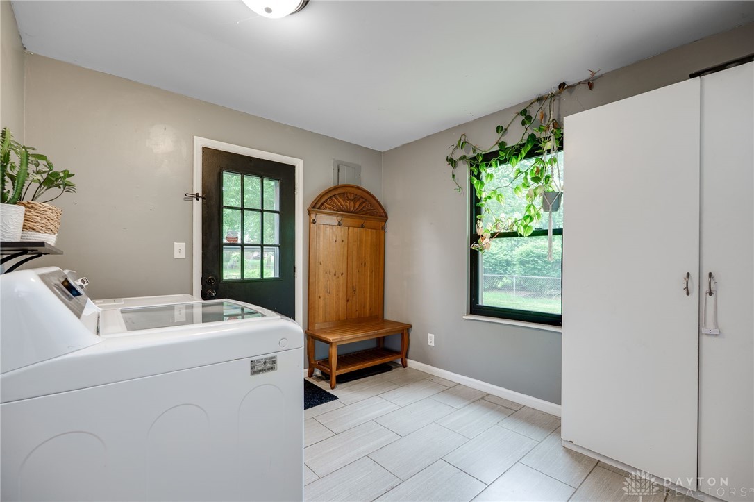 7232 Resinda Drive, Dayton, Ohio image 29