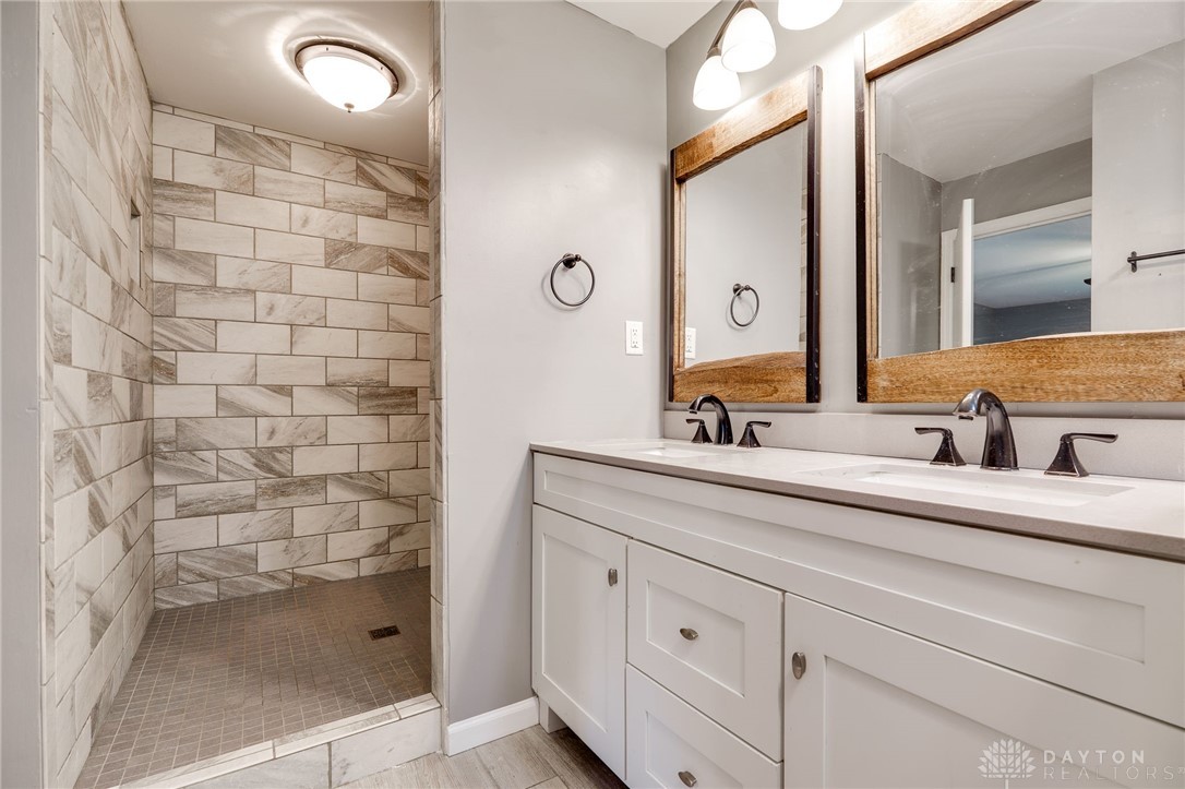 7232 Resinda Drive, Dayton, Ohio image 34