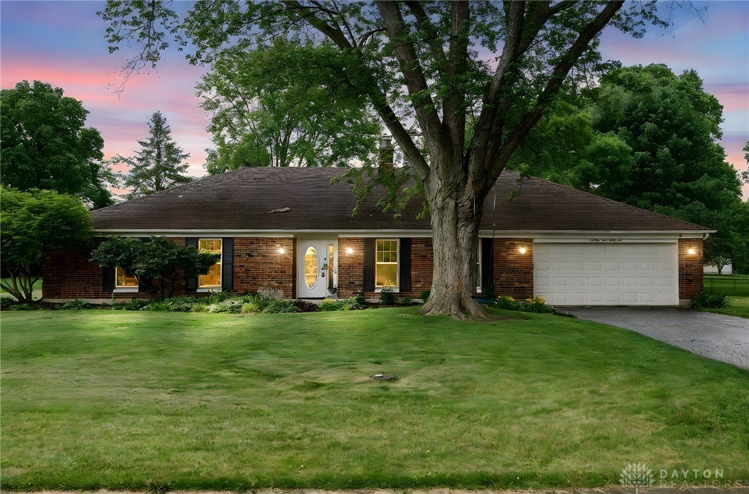 7232 Resinda Drive, Dayton, Ohio image 3