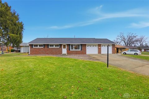 Photo of 547 Douglas Way, Tipp City, OH 45371 (MLS # 950300)