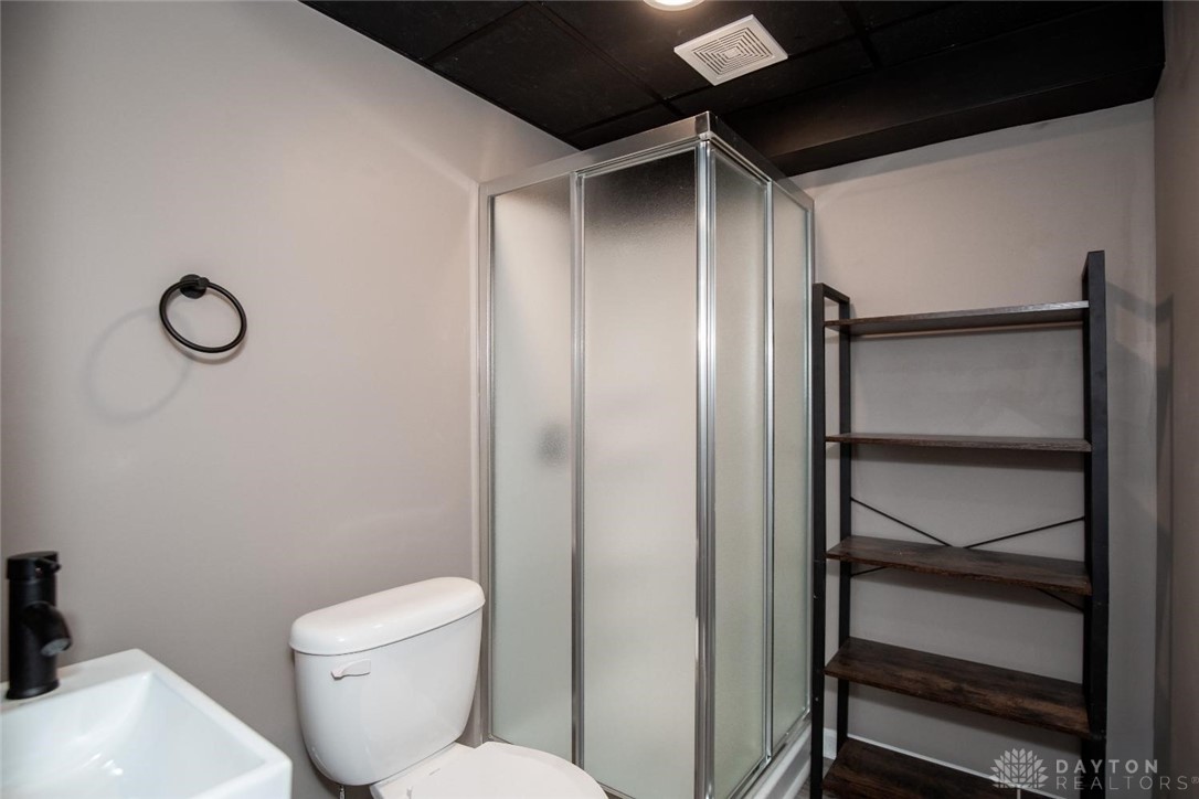 637 Maxwell Court, Germantown, Ohio image 39