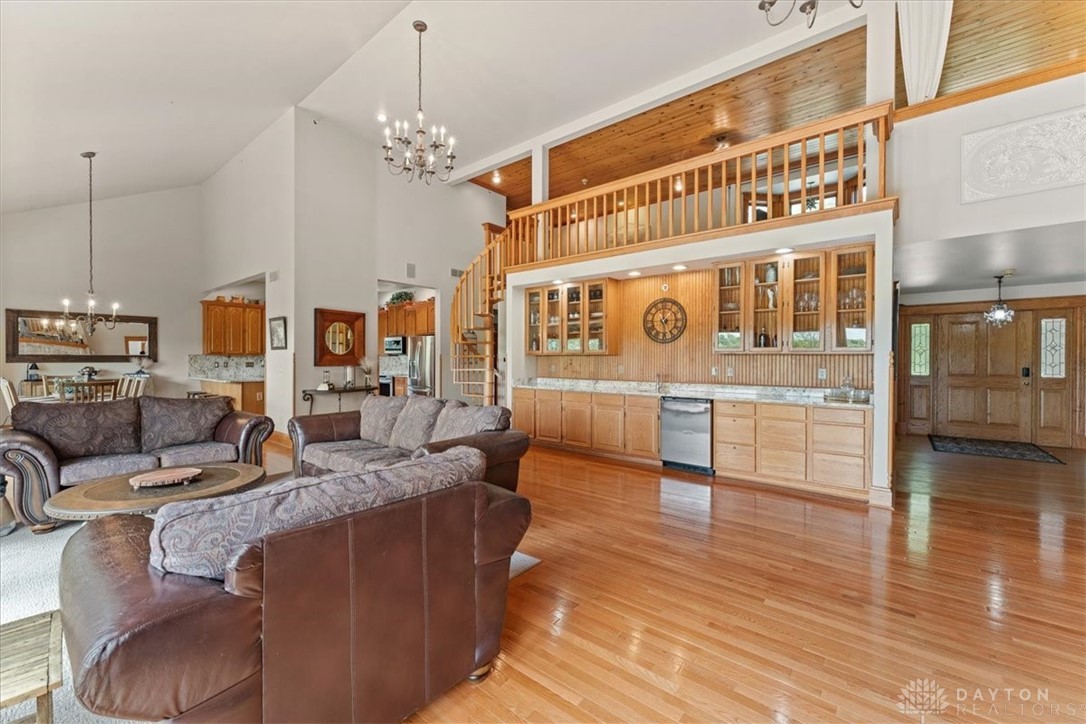 108 Green Falls Drive, Franklin, Ohio image 6