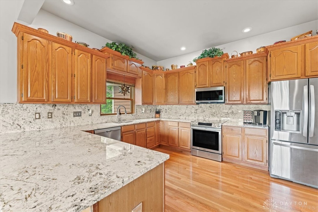 108 Green Falls Drive, Franklin, Ohio image 12