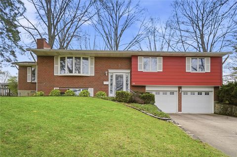 Photo of 334 Harpwood Drive, Franklin, OH 45005 (MLS # 955886)