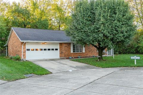 Photo of 6686 Oakwood Lane, Dayton, OH 45424 (MLS # 946143)