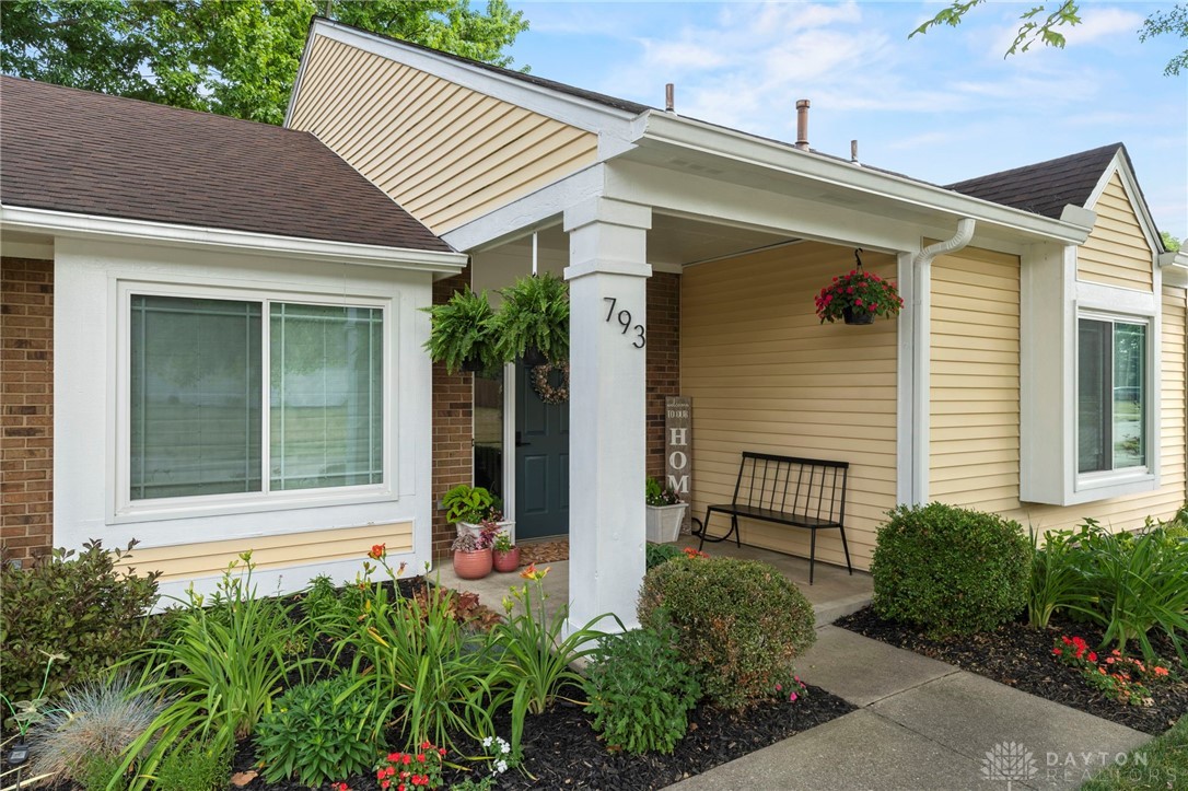 793 Hunters Ridge Drive, Fairborn, Ohio image 4
