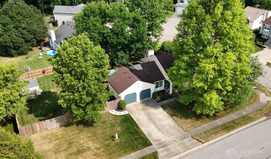 793 Hunters Ridge Drive, Fairborn, Ohio image 2