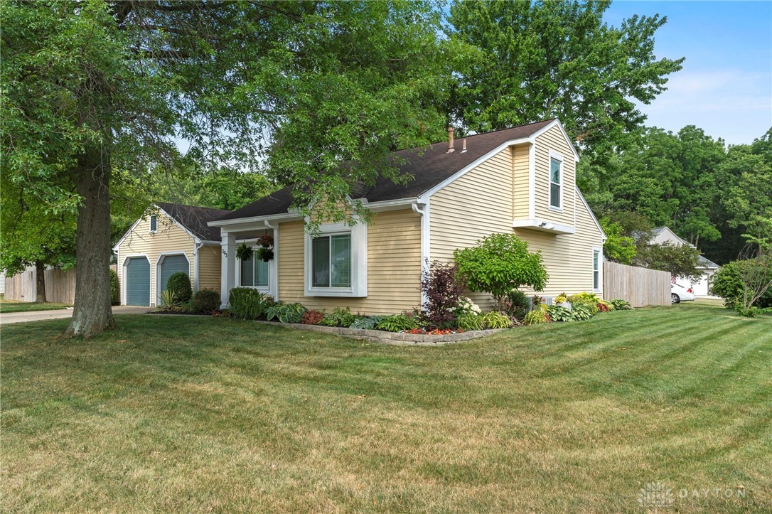 793 Hunters Ridge Drive, Fairborn, Ohio image 3