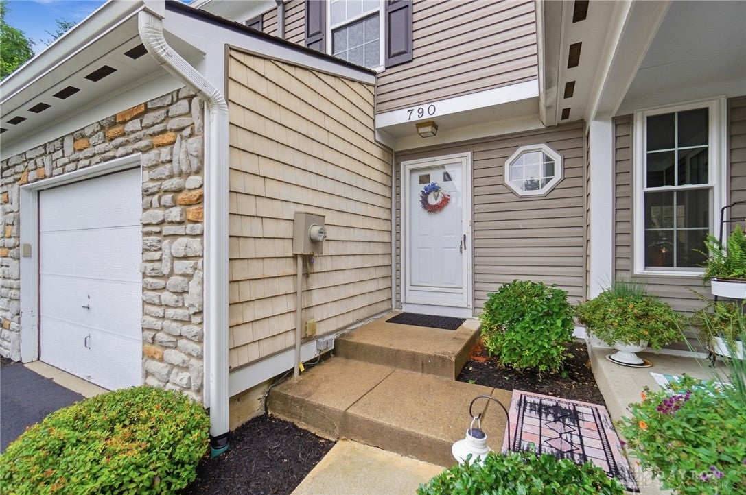 790 Lakeshore Drive