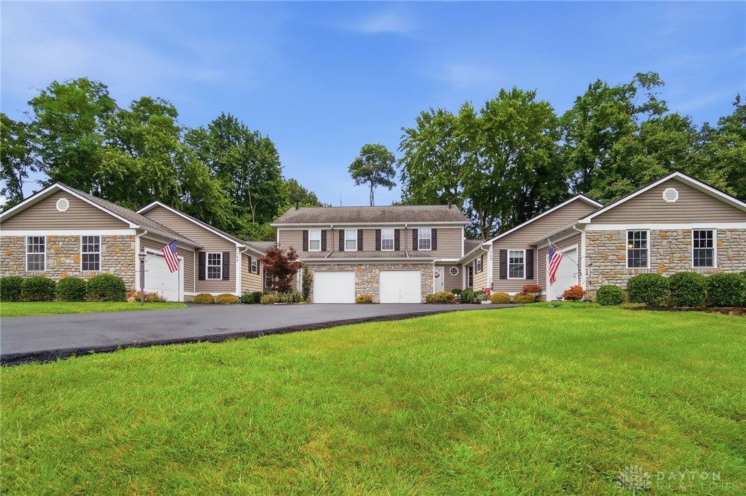 790 Lakeshore Drive