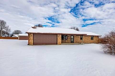 Photo of 59 England Drive, Eaton, OH 45320 (MLS # 949617)