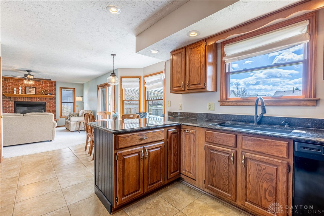 810 Charrington Way, Tipp City, Ohio image 11