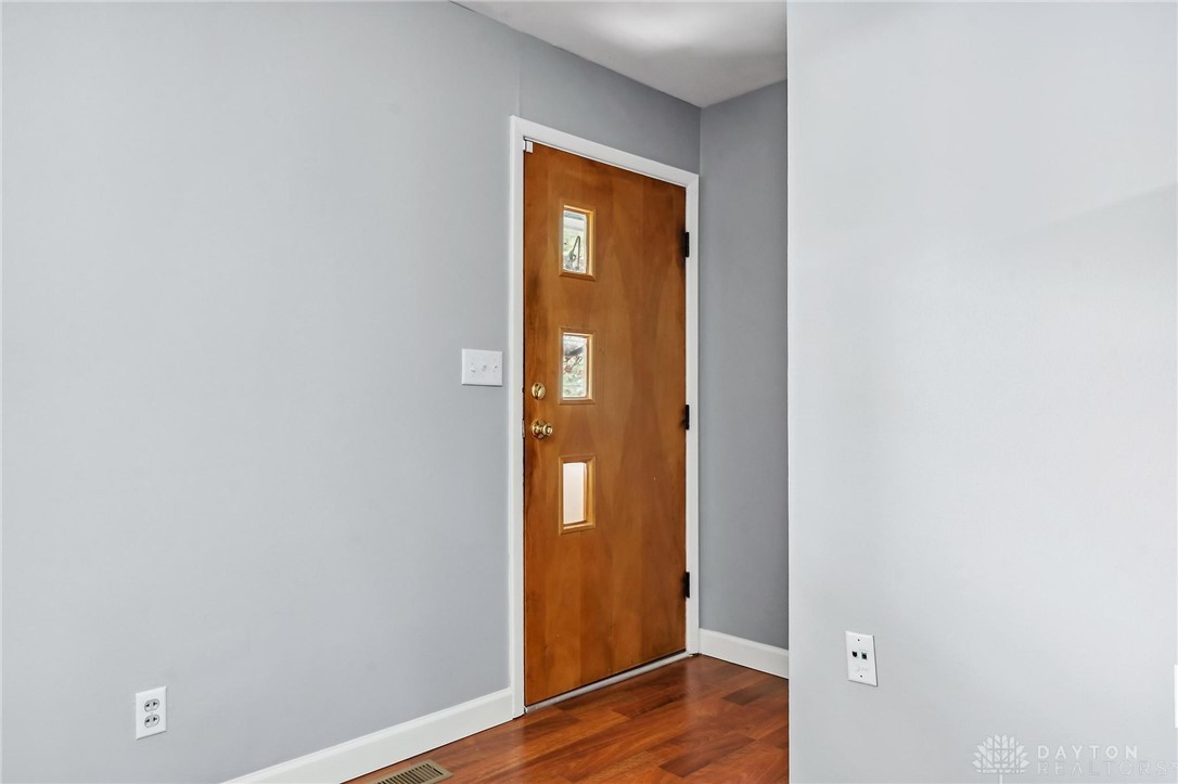 2126 S Belleview Drive, Bellbrook, Ohio image 11
