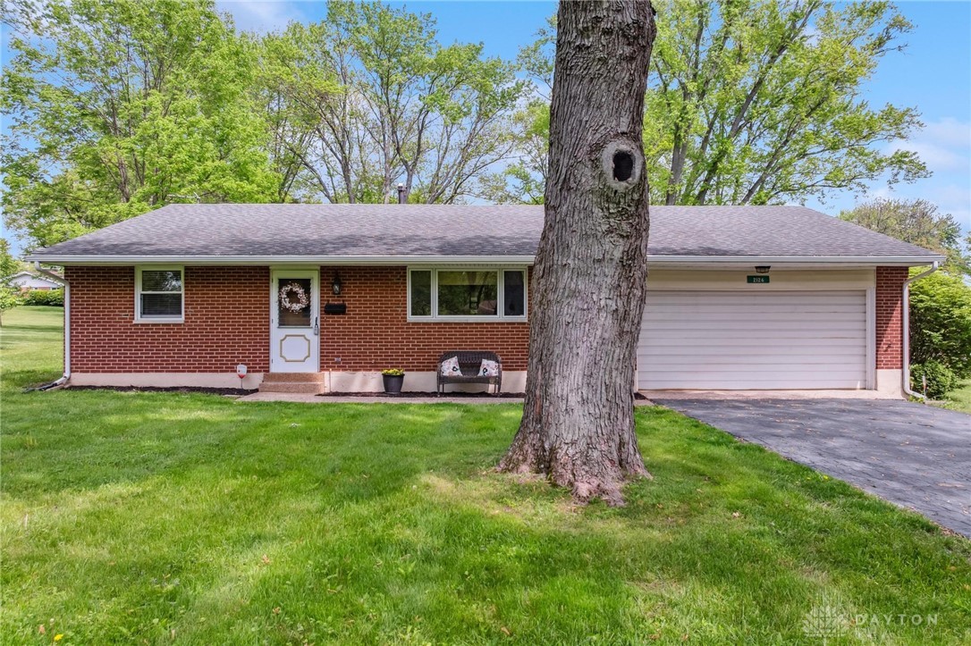 2126 S Belleview Drive, Bellbrook, Ohio image 1
