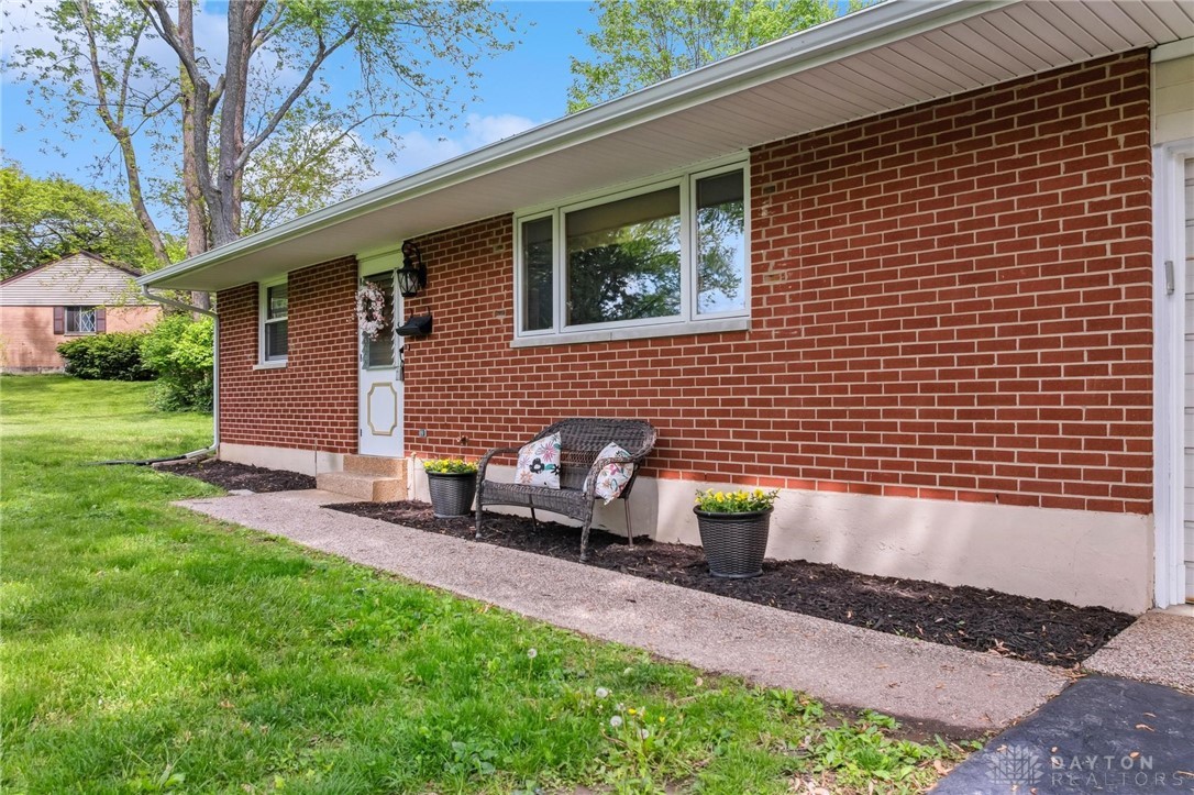 2126 S Belleview Drive, Bellbrook, Ohio image 9