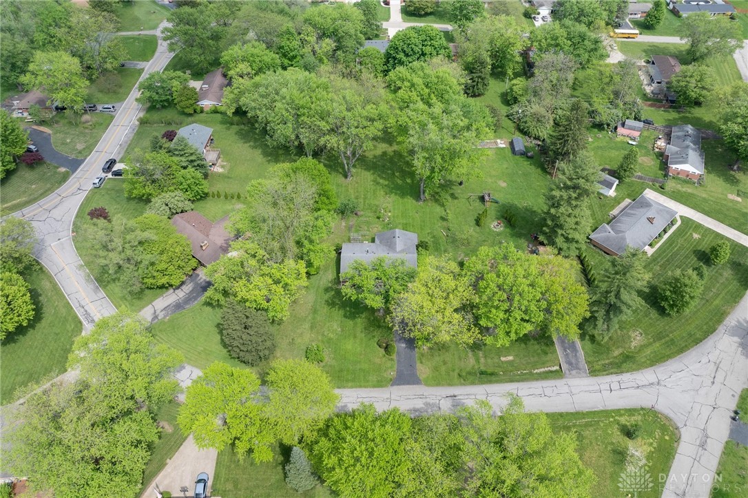 2126 S Belleview Drive, Bellbrook, Ohio image 32