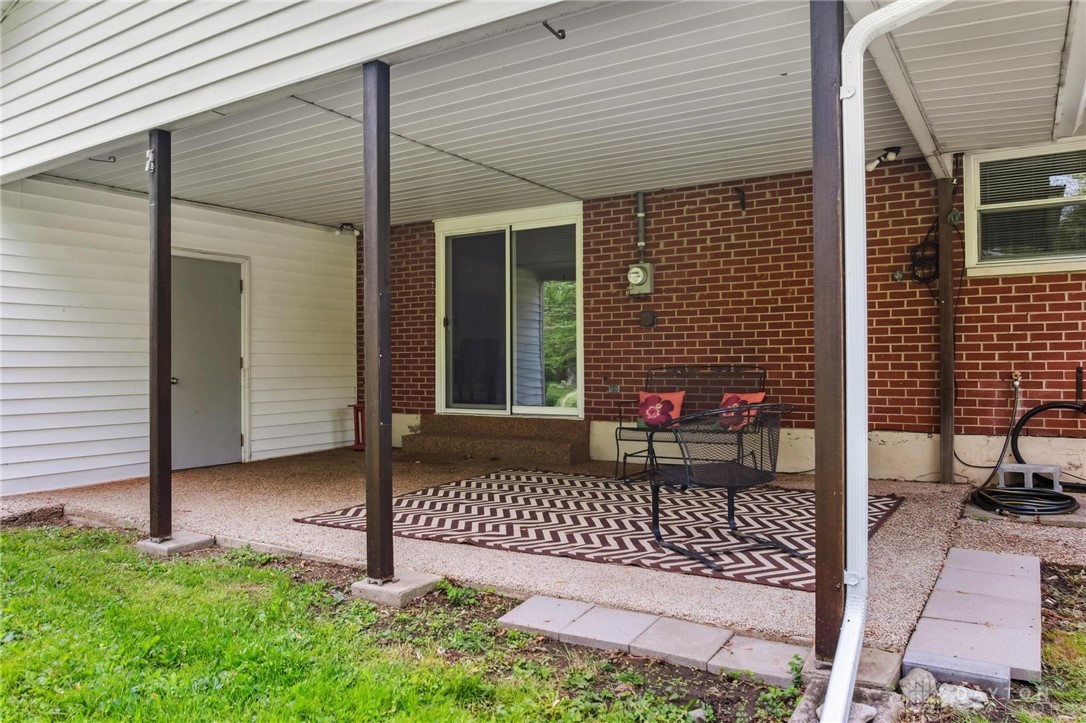 2126 S Belleview Drive, Bellbrook, Ohio image 8