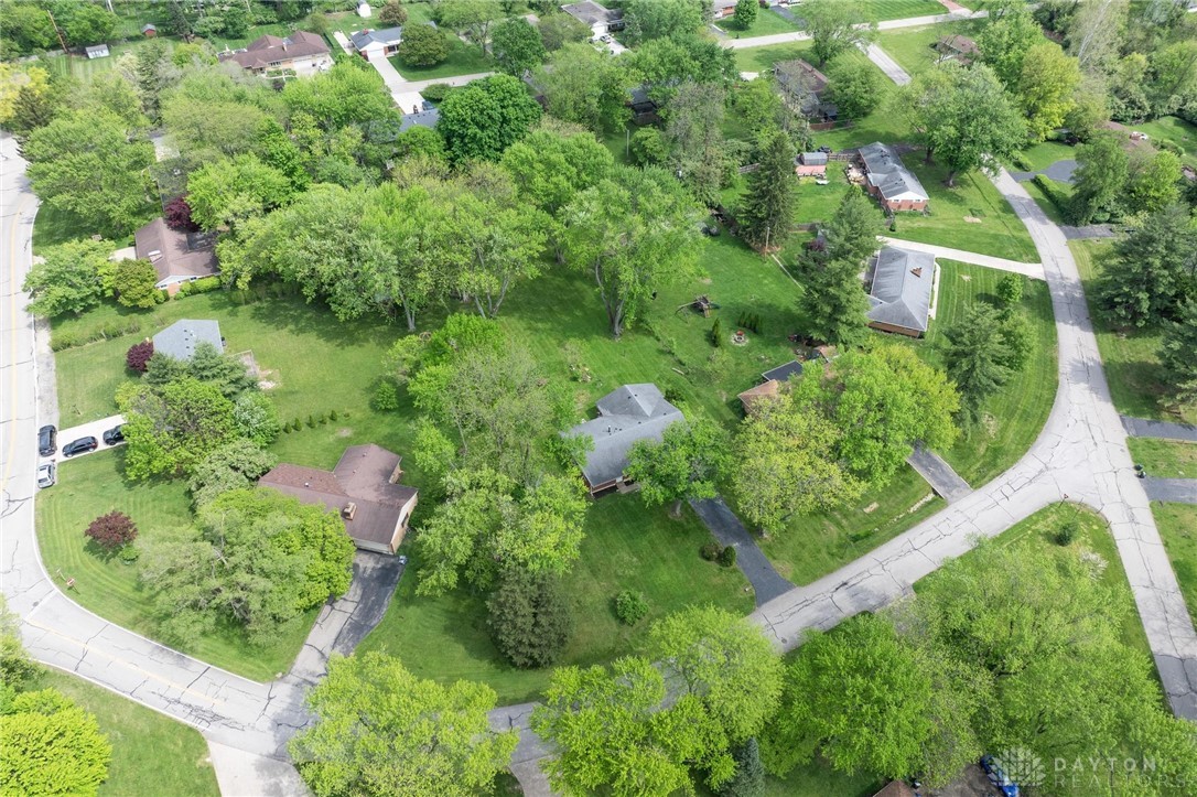 2126 S Belleview Drive, Bellbrook, Ohio image 34