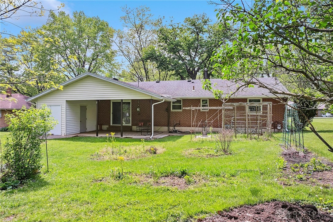 2126 S Belleview Drive, Bellbrook, Ohio image 7