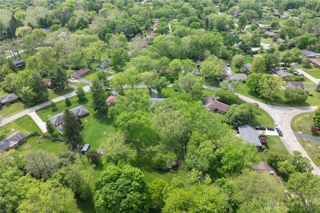 2126 S Belleview Drive, Bellbrook, Ohio image 35