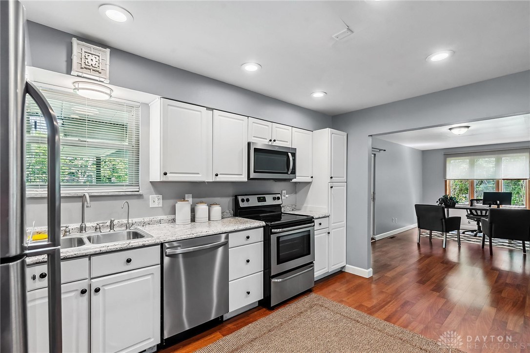 2126 S Belleview Drive, Bellbrook, Ohio image 17