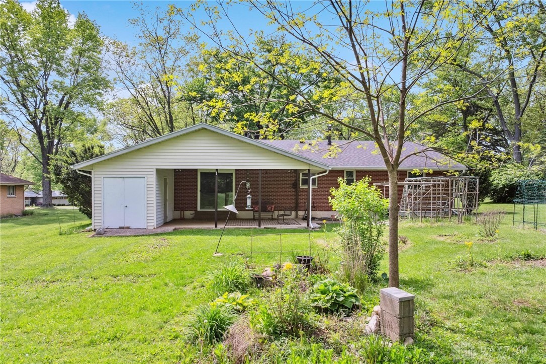 2126 S Belleview Drive, Bellbrook, Ohio image 6