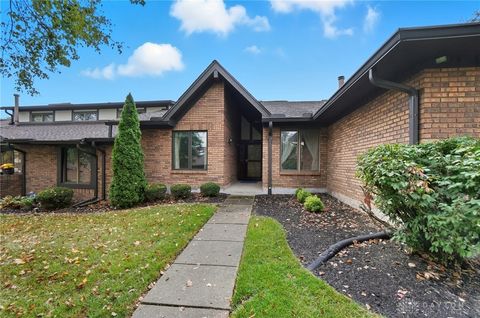 Photo of 7129 Fallen Oak Trce, Dayton, OH 45459 (MLS # 944304)