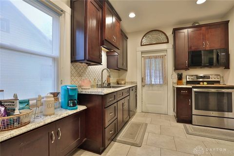 Tiny photo for 525 Watervliet Avenue, Dayton, OH 45420 (MLS # 945118)