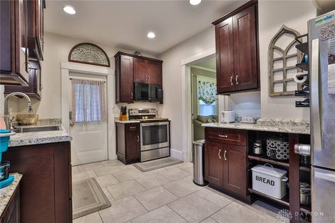 Tiny photo for 525 Watervliet Avenue, Dayton, OH 45420 (MLS # 945118)