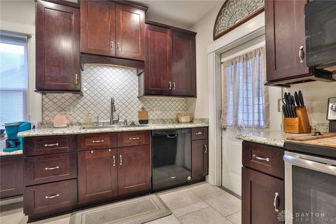 Tiny photo for 525 Watervliet Avenue, Dayton, OH 45420 (MLS # 945118)