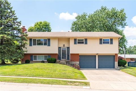 Homes For Sale - 827 Moon Court<br/> Miamisburg, OH 45342