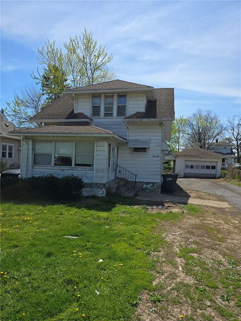 Photo of 46 Redwood Avenue, Dayton, OH 45405 (MLS # 956446)