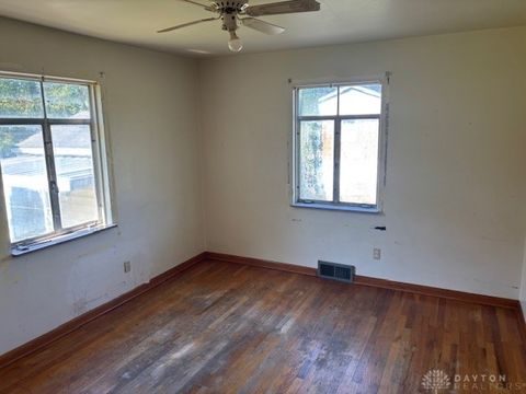 Tiny photo for 1421 Seminole Avenue, Springfield, OH 45506 (MLS # 946155)