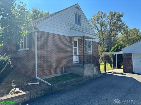 Tiny photo for 1421 Seminole Avenue, Springfield, OH 45506 (MLS # 946155)
