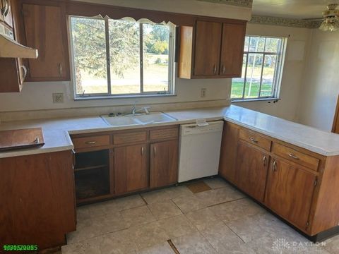 Tiny photo for 1421 Seminole Avenue, Springfield, OH 45506 (MLS # 946155)