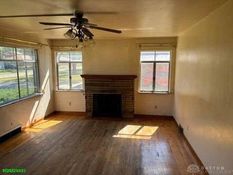 Tiny photo for 1421 Seminole Avenue, Springfield, OH 45506 (MLS # 946155)