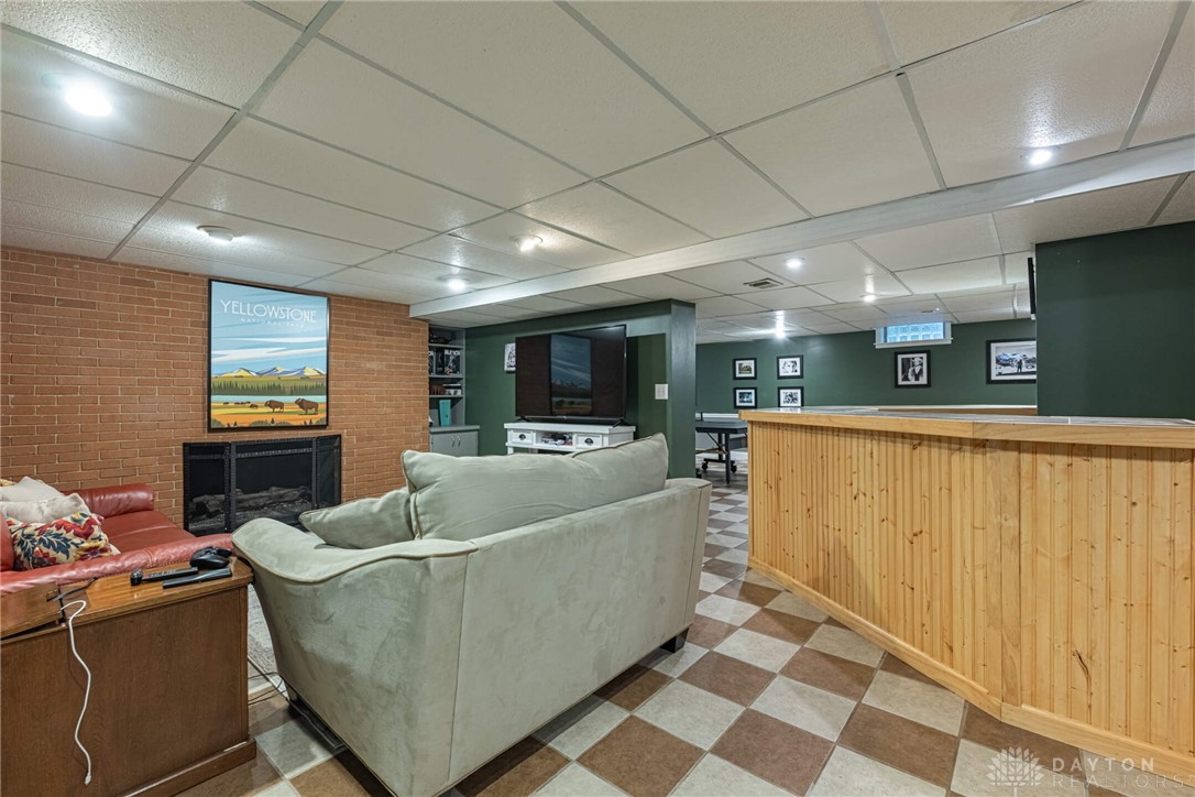 649 Murrell Drive, Kettering, Ohio image 38