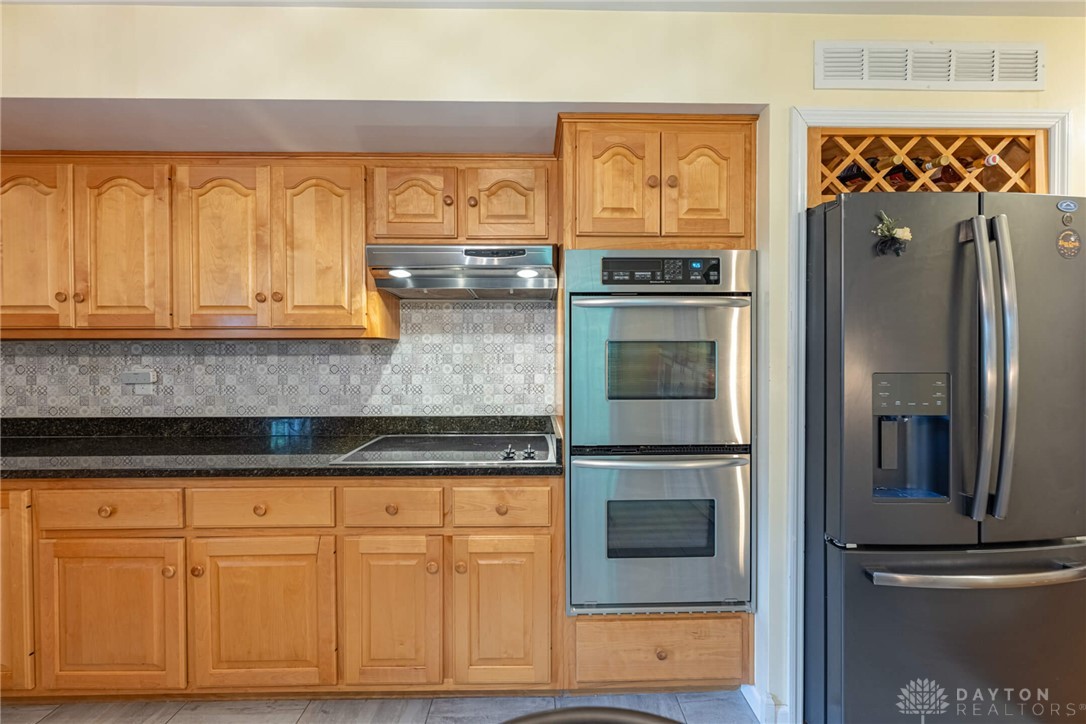 649 Murrell Drive, Kettering, Ohio image 10