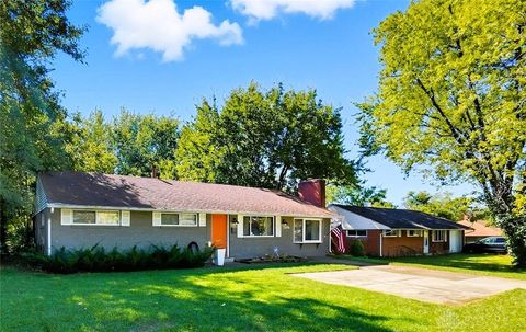 Photo of 5926 Chambersburg Road, Dayton, OH 45424 (MLS # 945852)