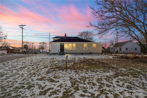 Photo of 701 Clark Avenue, Piqua, OH 45356 (MLS # 951033)
