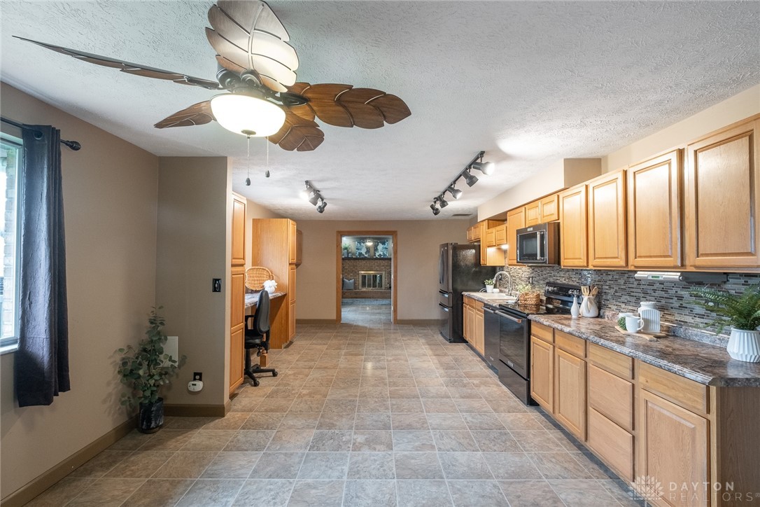 3069 Windmill Drive, Beavercreek, Ohio image 10