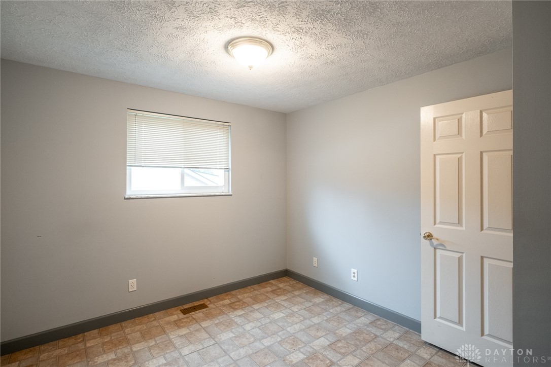 3069 Windmill Drive, Beavercreek, Ohio image 23