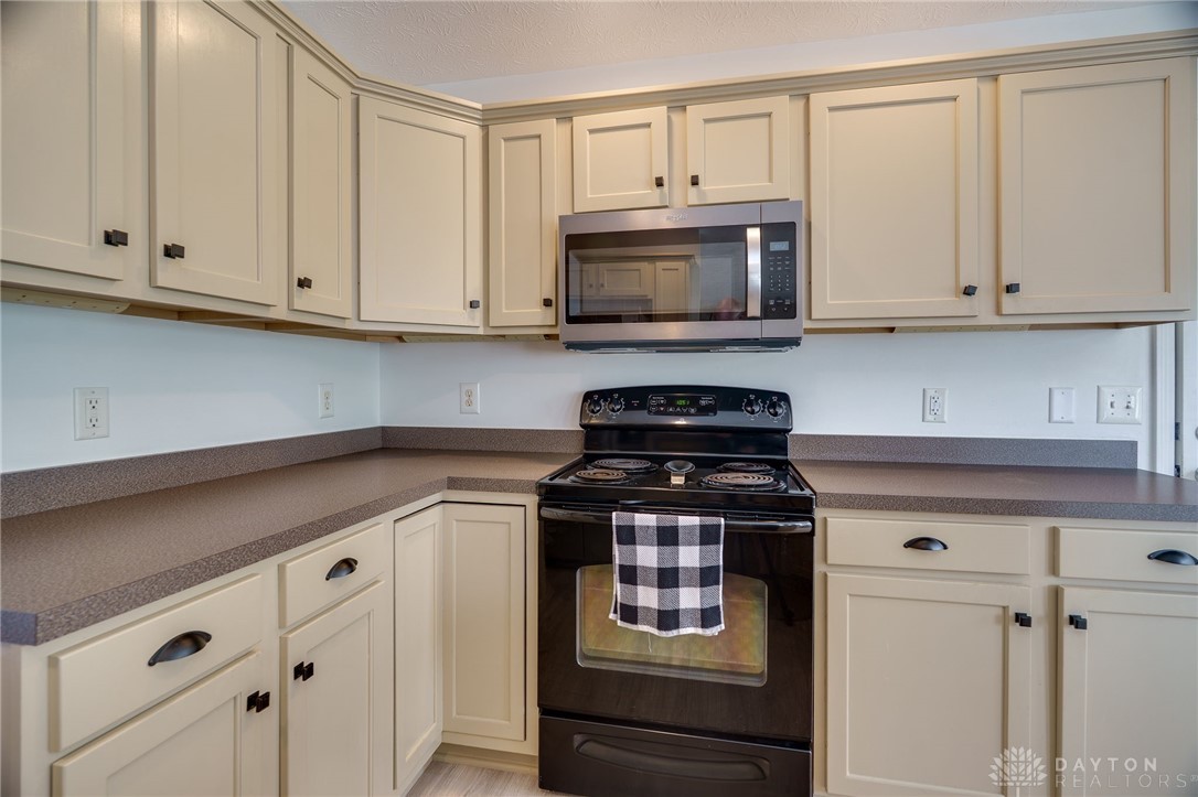 1371 Edinburgh Drive, Troy, Ohio image 17