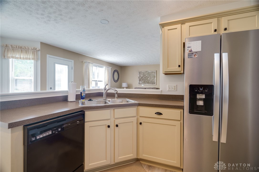 1371 Edinburgh Drive, Troy, Ohio image 16