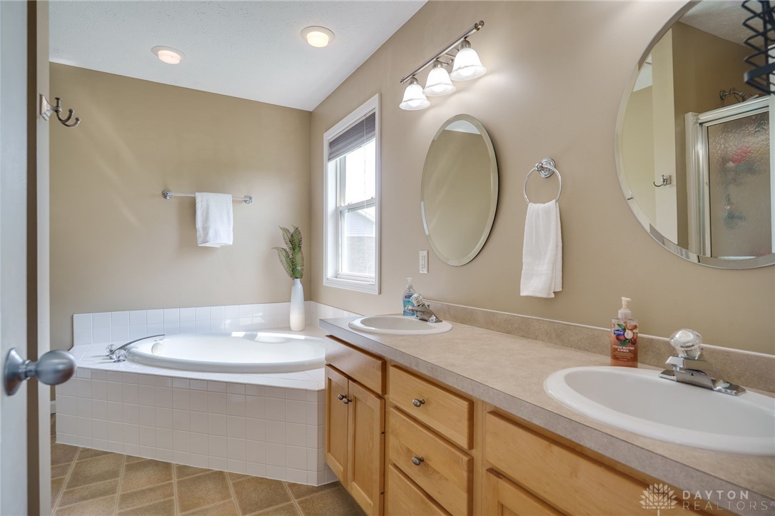 1371 Edinburgh Drive, Troy, Ohio image 30