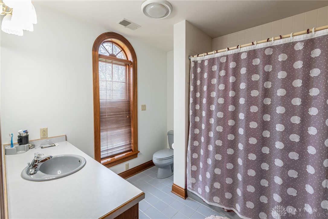 514 Shambord Circle, Kettering, Ohio image 39