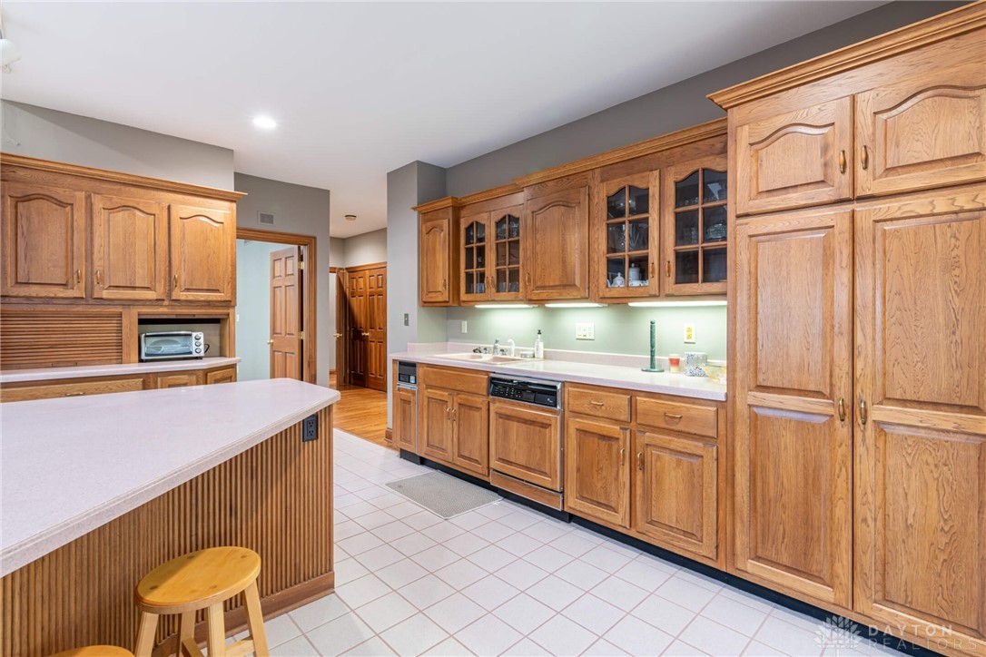 514 Shambord Circle, Kettering, Ohio image 16